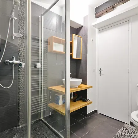 Superb Quartier Republique Free Netflix